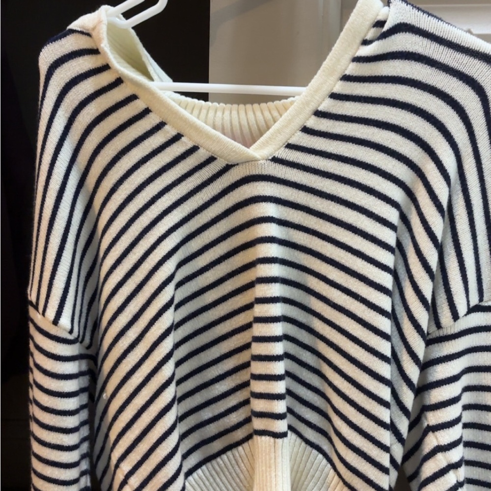 Edikted Navy and Cream V-Neck Sweater